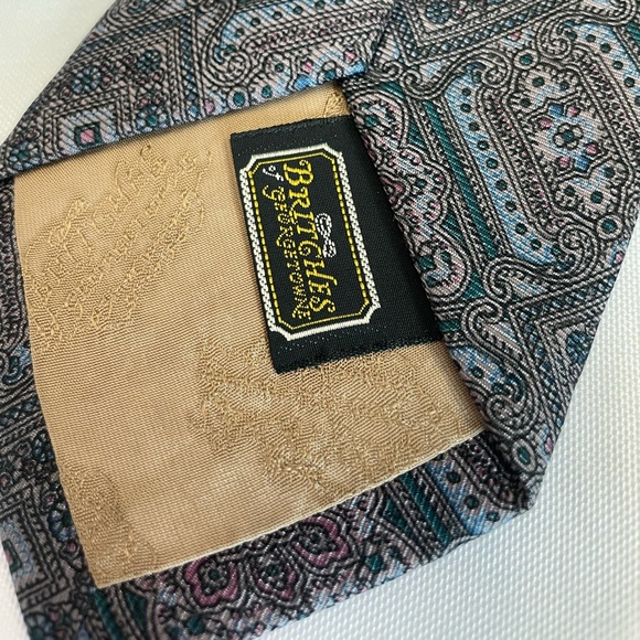 2/$15 - Britches of Georgetowne Vintage Blue / Violet Paisley Tie, 100% Silk EUC - Picture 5 of 7